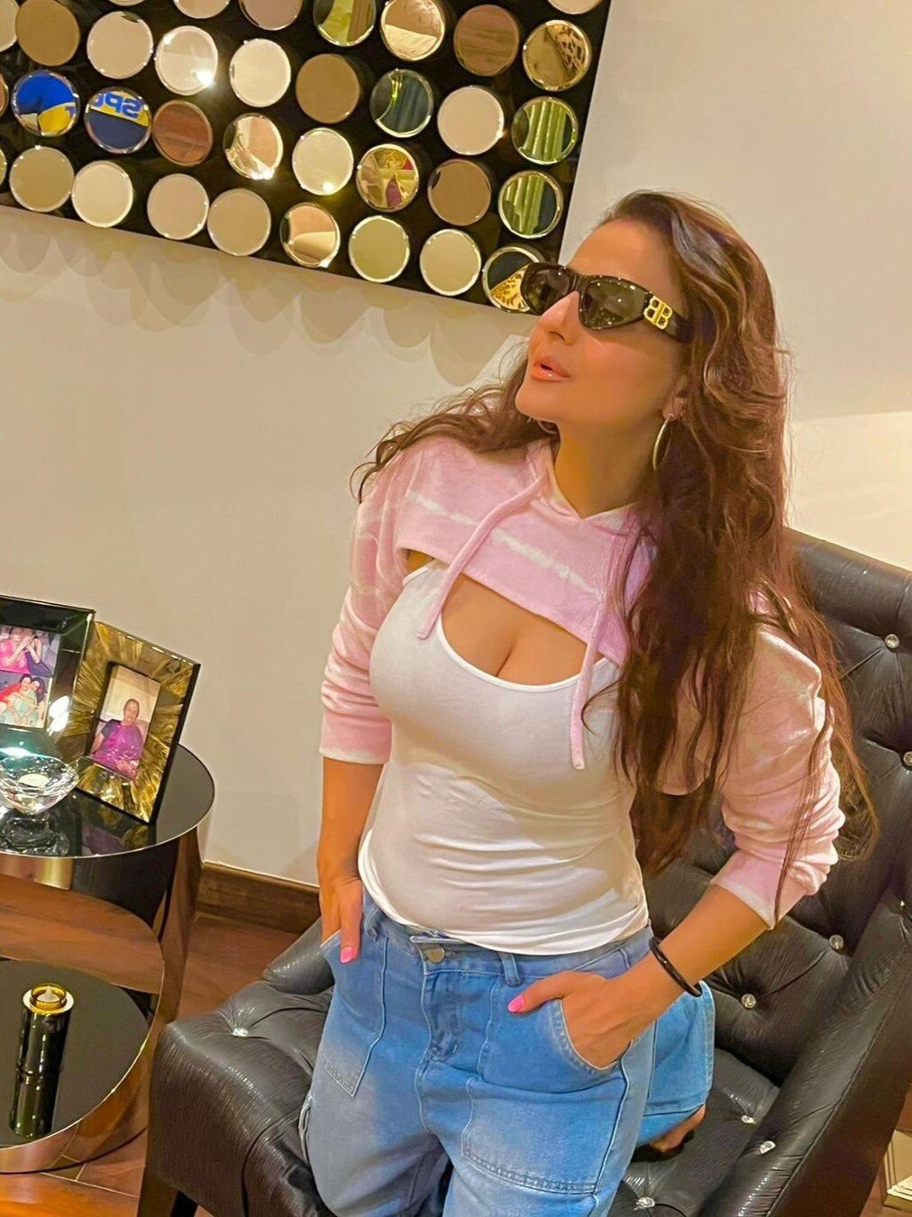 अमीषा ने पहना धागे से बना टॉप, गोवा में कर रहीं चिल