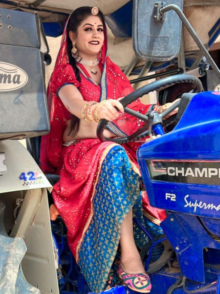 जब ट्रैक्टर पर बैठकर नाचीं गोरी नागौरी 