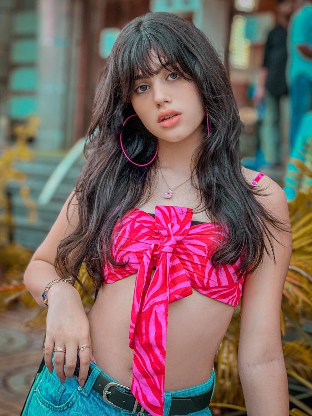 रीवा अरोड़ा रियल लाइफ में हैं बेहद ग्लैमरस