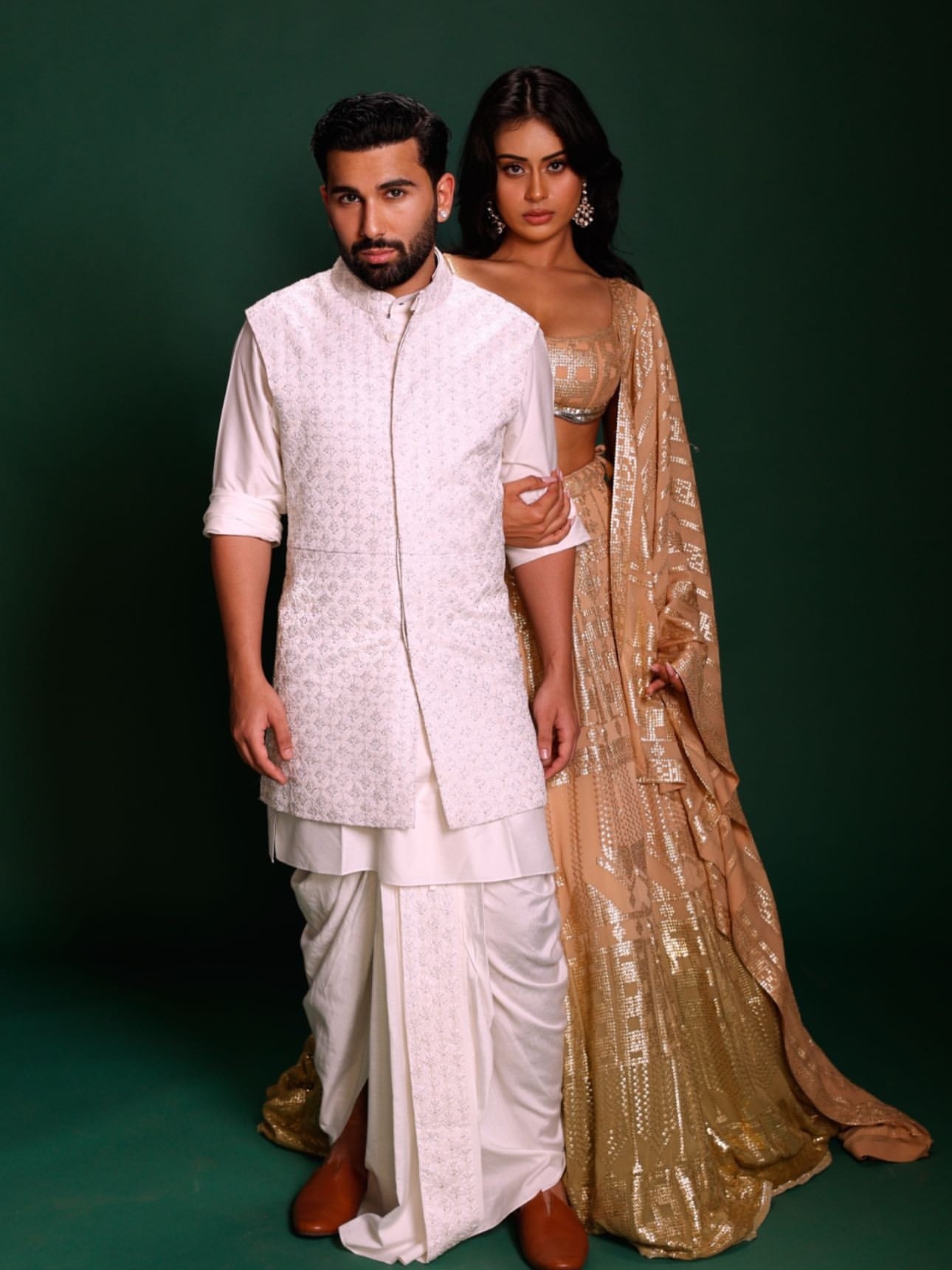 गोल्डन लहंगे में अजय देवगन की बेटी का जलवा