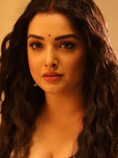 सलवार-सूट में नाचीं भोजपुरी हसीना, किलर अंदाज से उड़ाया गर्दा