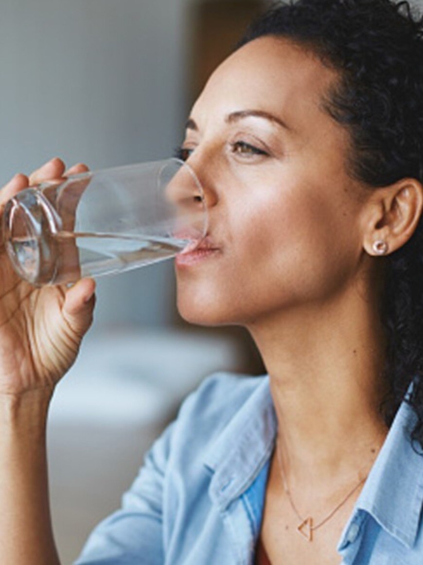 সকালে ব্রাশ না করে  খালি পেটে জল খাওয়া উচিত?