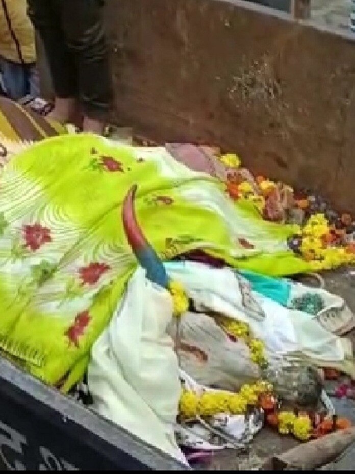 जानवर के प्रति प्रेम की मिसाल, गाय को 'मां' की तरह दी विदाई