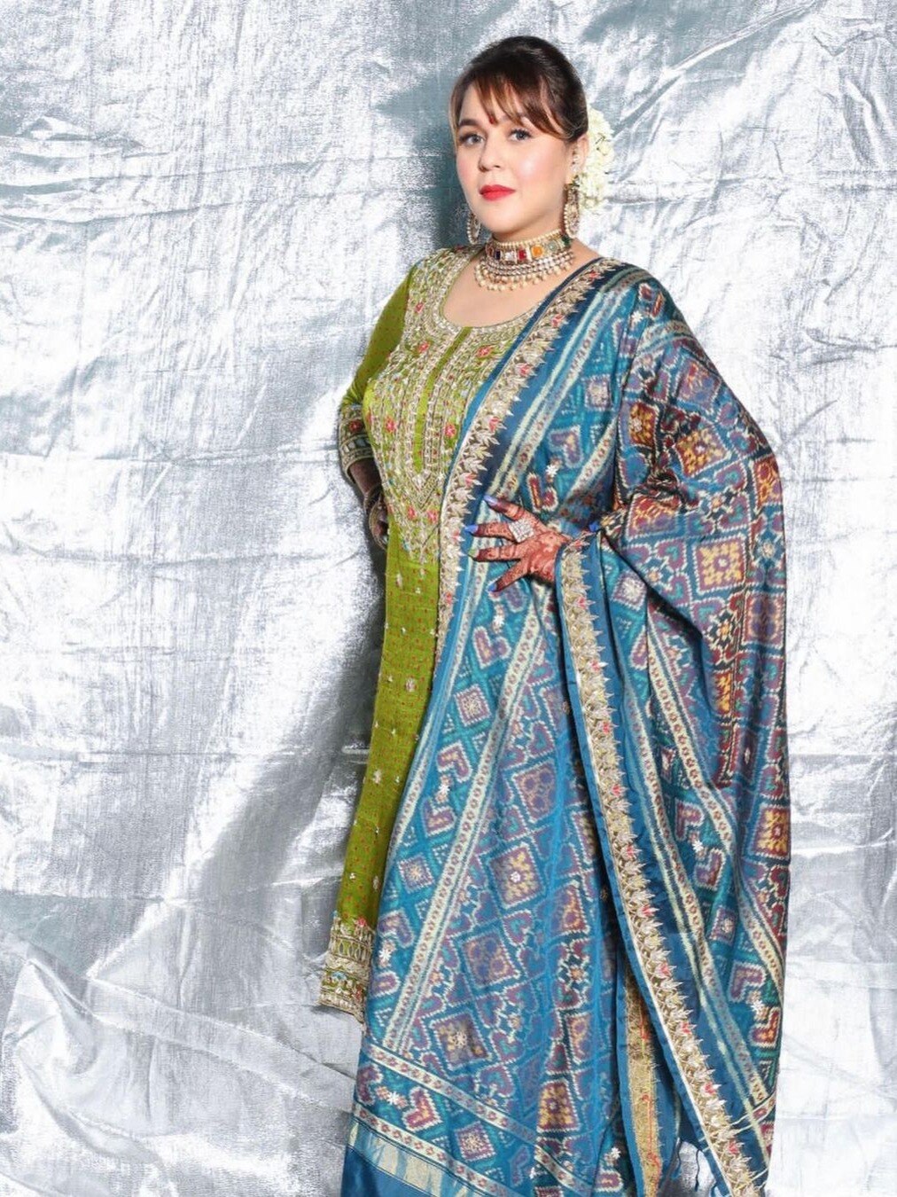 मेहंदी लगाकर बिंदी-गजरे में सजी धजी कपिल की पत्नी, लगीं खूबसूरत