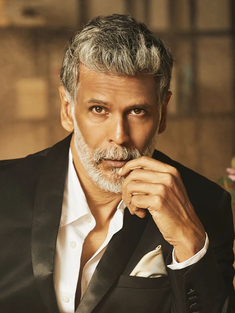 57 की उम्र में कैसे फिट मिल‍िंंद? पूरे दिन खाते हैं स्पेशल फूड