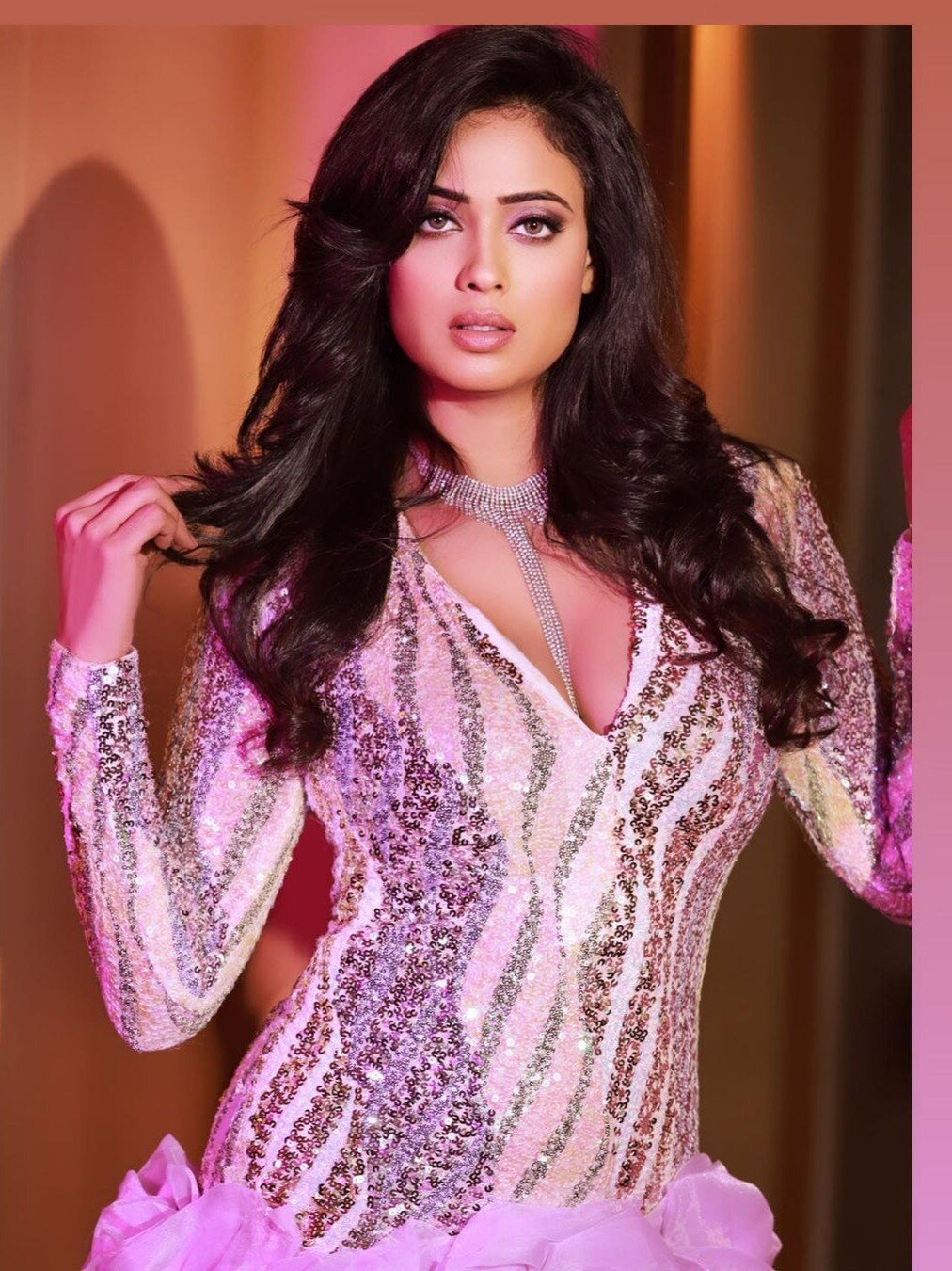 श्वेता तिवारी ने ग्लैमरस लुक से गिराई बिजलियां, नहीं पता चलेगी उम्र