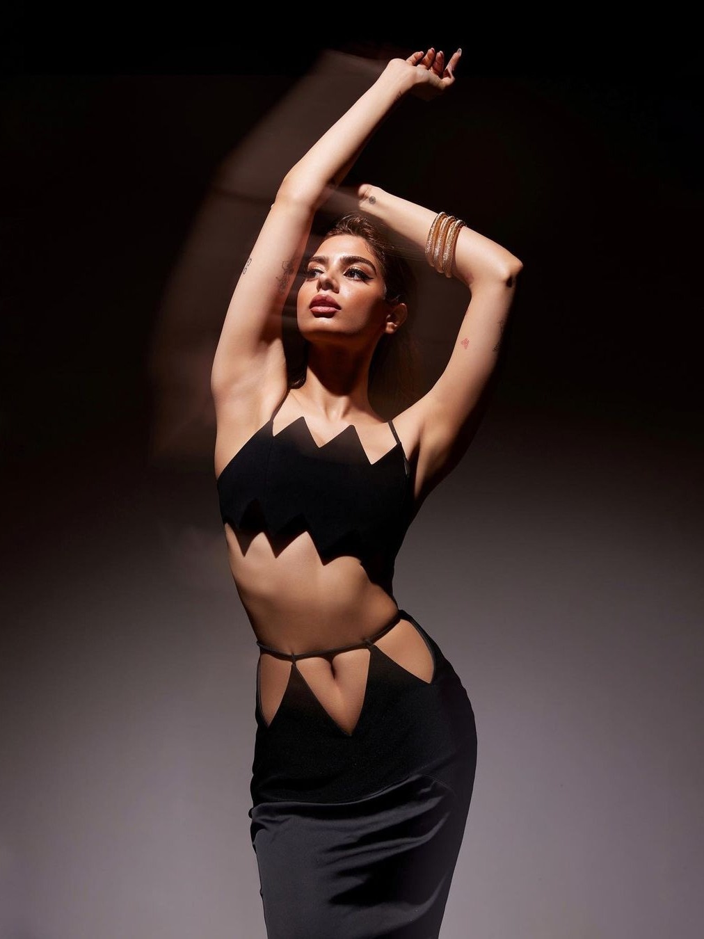 ग्लैमर के मामले में जाह्नवी से कम नहीं खुशी कपूर, तस्वीरें हैं सबूत