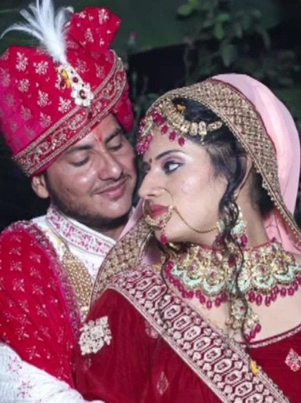 प्यार की खातिर बदला जेंडर, फिर स्टूडेंट से कर ली शादी