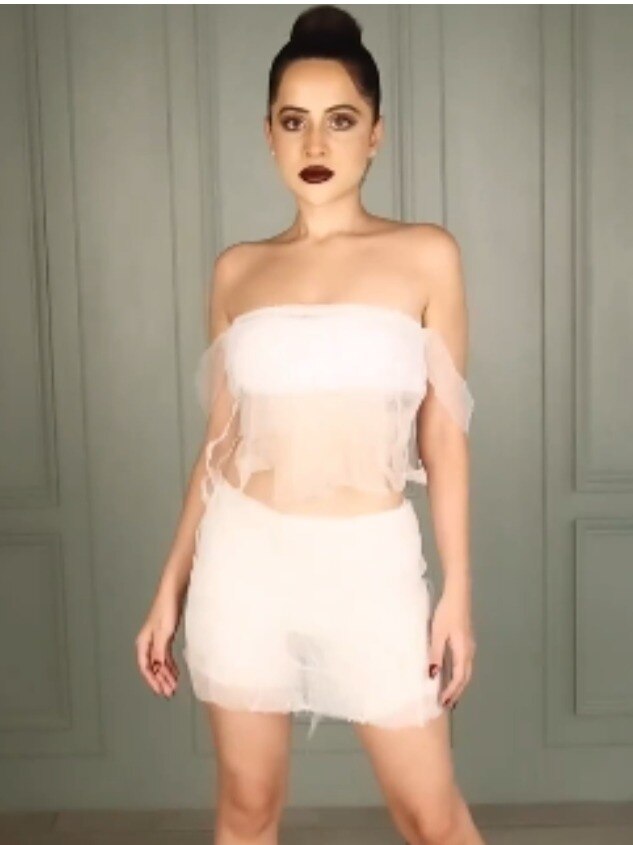 जख्मों पर लगता था बैंडेज, उर्फी ने उसी से बना दी ड्रेस