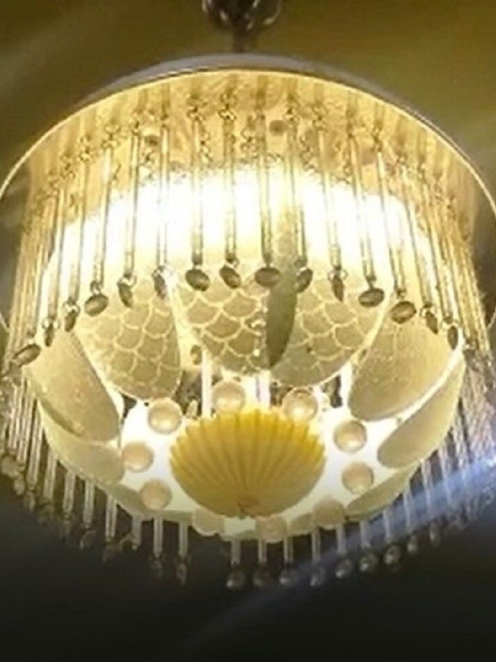 झूलते पंखे-हिलता झूमर, देखें CCTV में कैद भूकंप के झटके