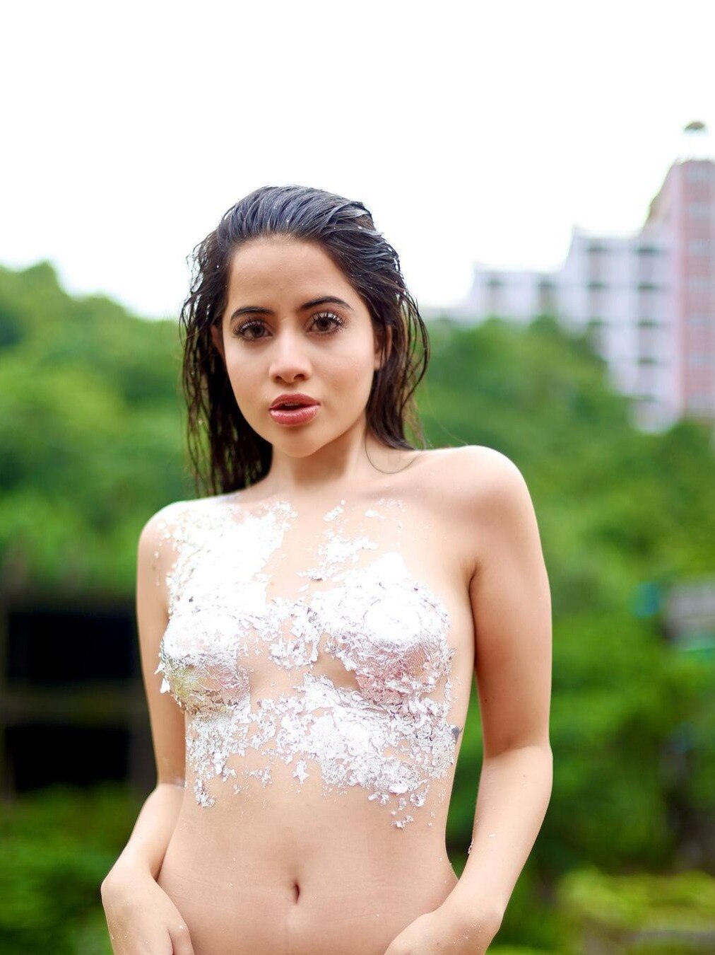 उर्फी के न्यूड फोटोशूट पर हंगामा, यूजर्स बोले- ये क्या तमाशा है