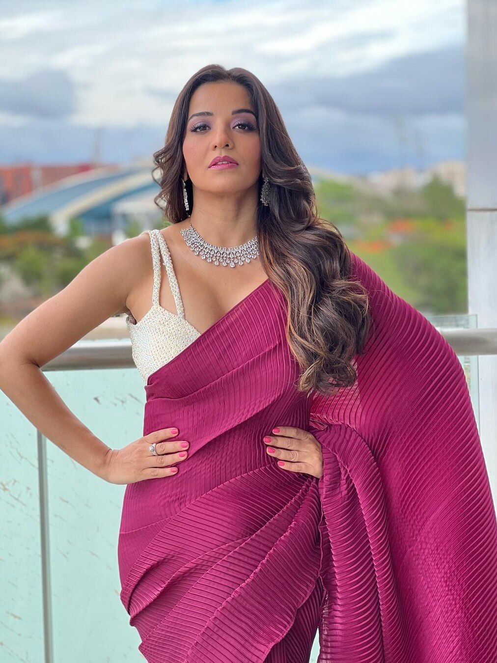 मोनालिसा ने साड़ी में ढाया कहर, फोटो देख थम जाएंगी सांसें