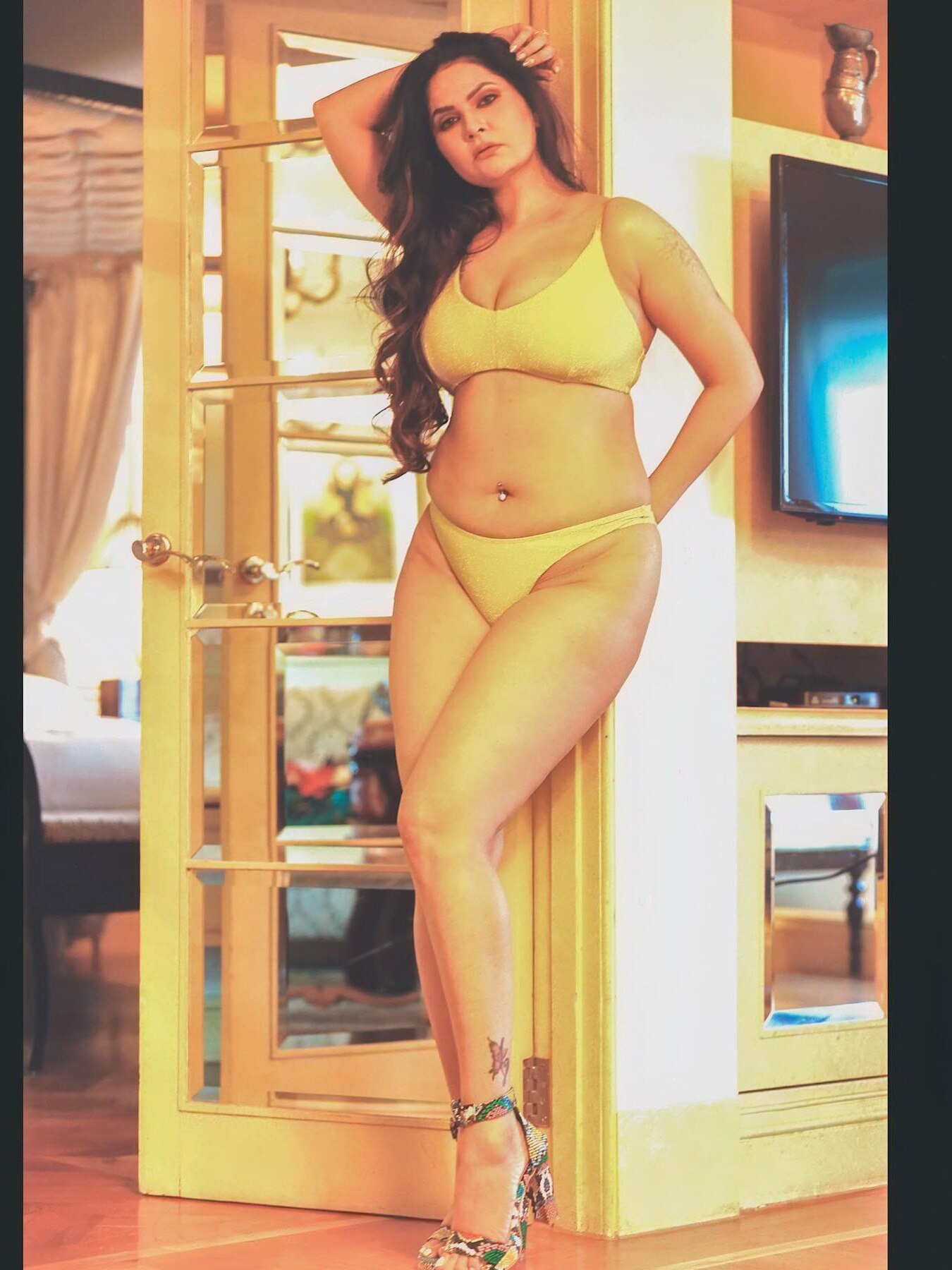 'कामासूत्र' एक्ट्रेस के बोल्ड लुक्स, दिए किलर पोज