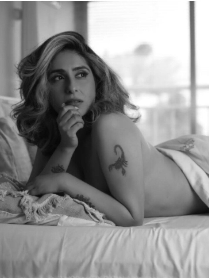 बिंदास है नेहा भसीन का अंदाज, टॉपलेस शूट ने बढ़ाया टेम्प्रेचर 