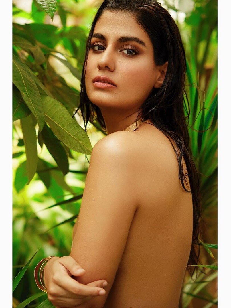 टॉपलेस हुईं 'स्कैमः 1992' फेम ये एक्ट्रेस, फैन्स बोले- गॉर्जियस