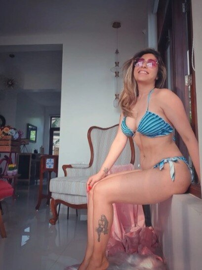 40 साल की नेहा भसीन ने पहनी बिकिनी, नहीं किया मेकअप