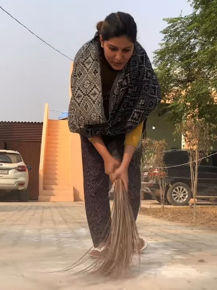सपना चौधरी का हाल हुआ ऐसा, लगानी पड़ रही झाड़ू, फिर हुआ ये