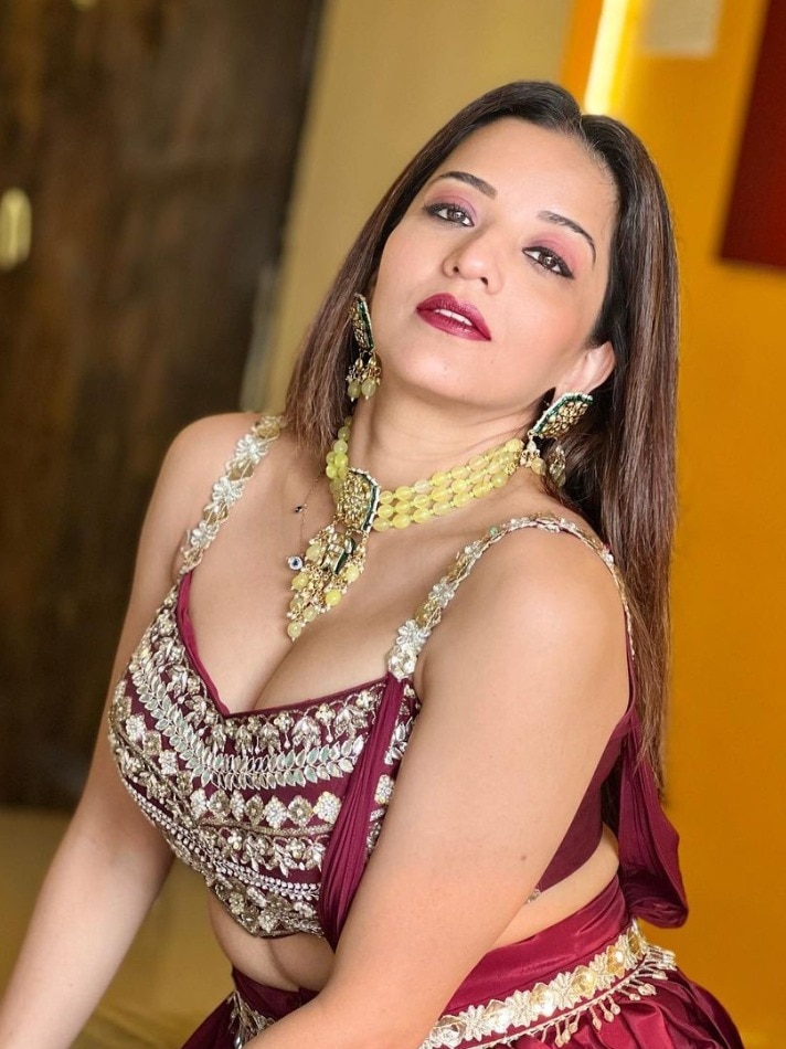 सलवार-सूट में नाचीं भोजपुरी एक्ट्रेस, मोनालिसा की सादगी ने किया घायल