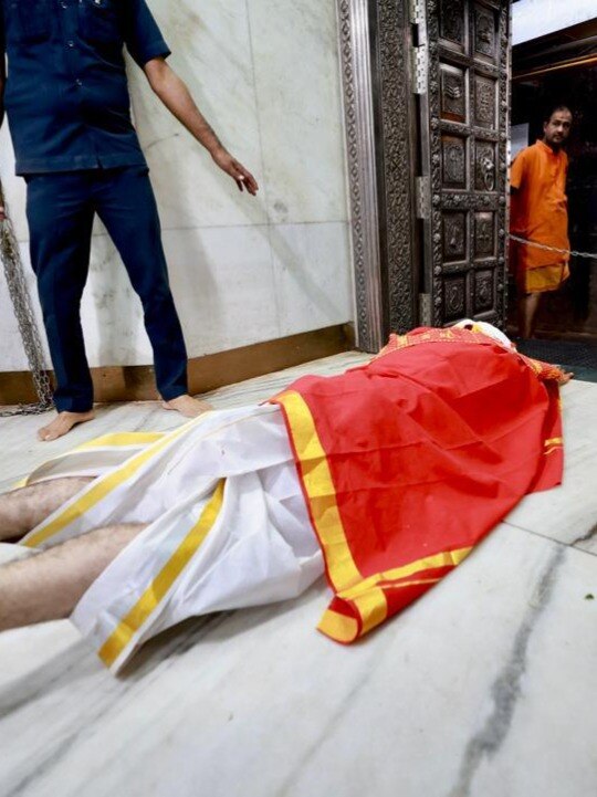 महाकाल के दरबार में राहुल दंडवत, देखें PHOTOS 