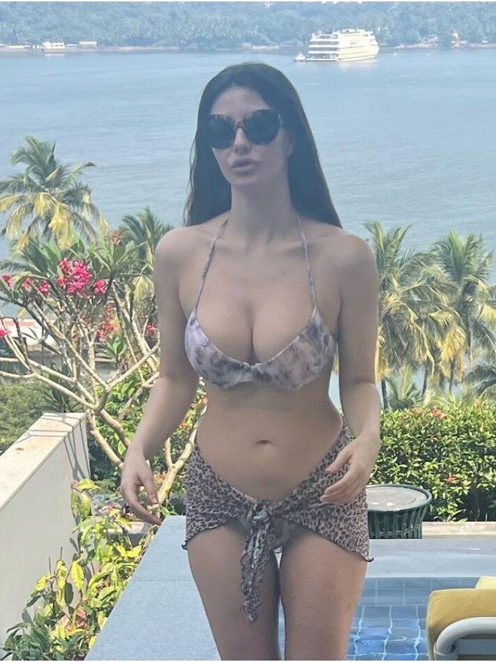 हिट है 'अरबाज की गर्लफ्रेंड' का स्टीमी लुक, क्यों बोलीं - जिंदा है