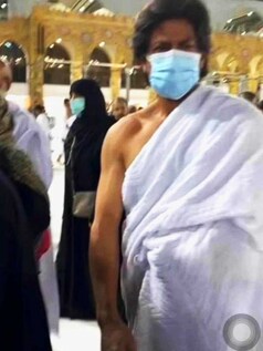 Shah Rukh Khan Performs Umrah At Mecca Ahead of Dunki, Pathaan Release
