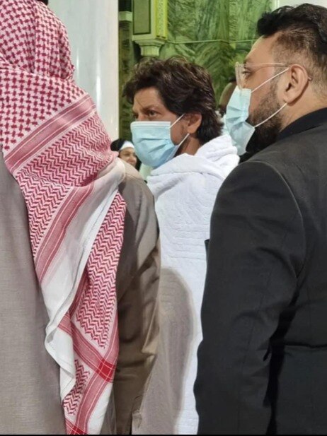 शाहरुख खान पहुंचे मक्का मदीना, किया उमराह 