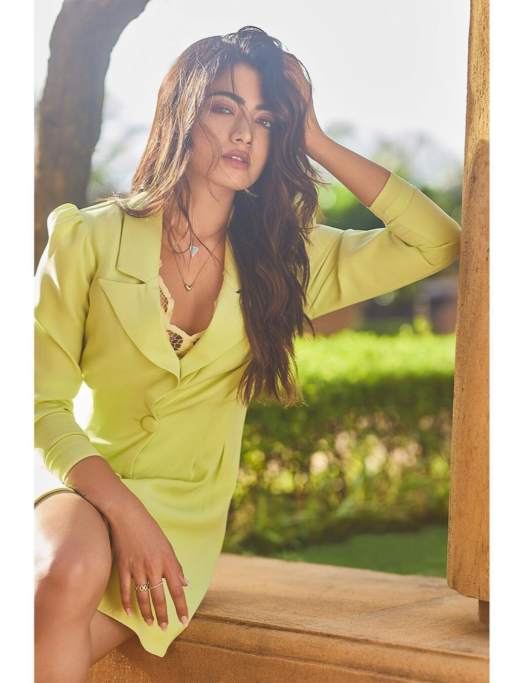 रश्मिका मंदाना ने फिर दिखाया ग्लैमरस अंदाज, फैंस बोले- फायर