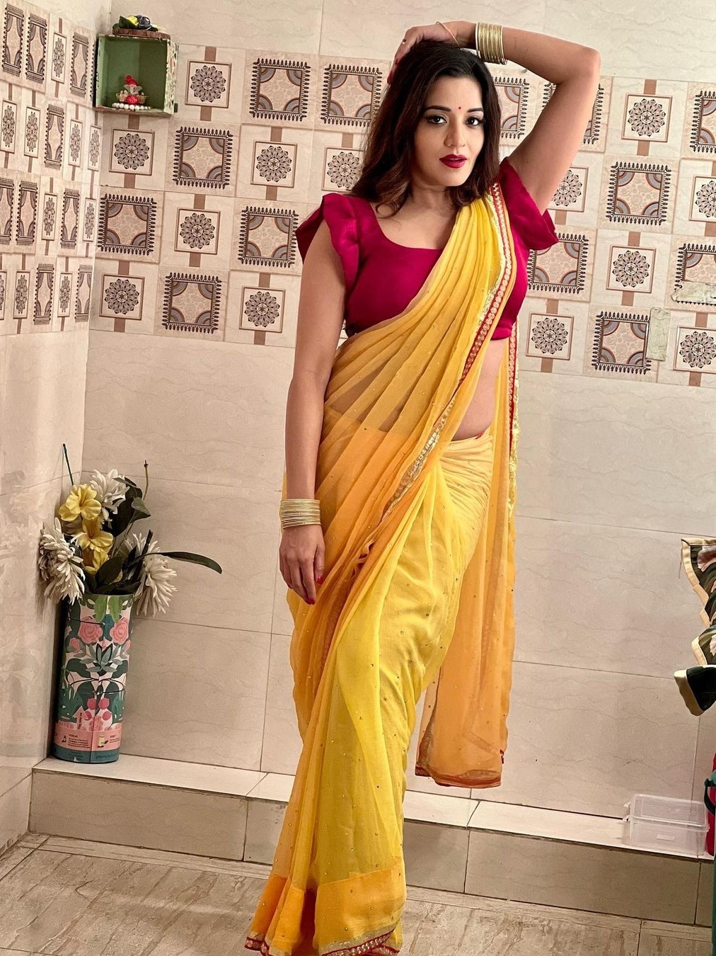 साड़ी में रॉयल लगती हैं ये भोजपुरी एक्ट्रेसेज, चलता है हुस्न का जादू