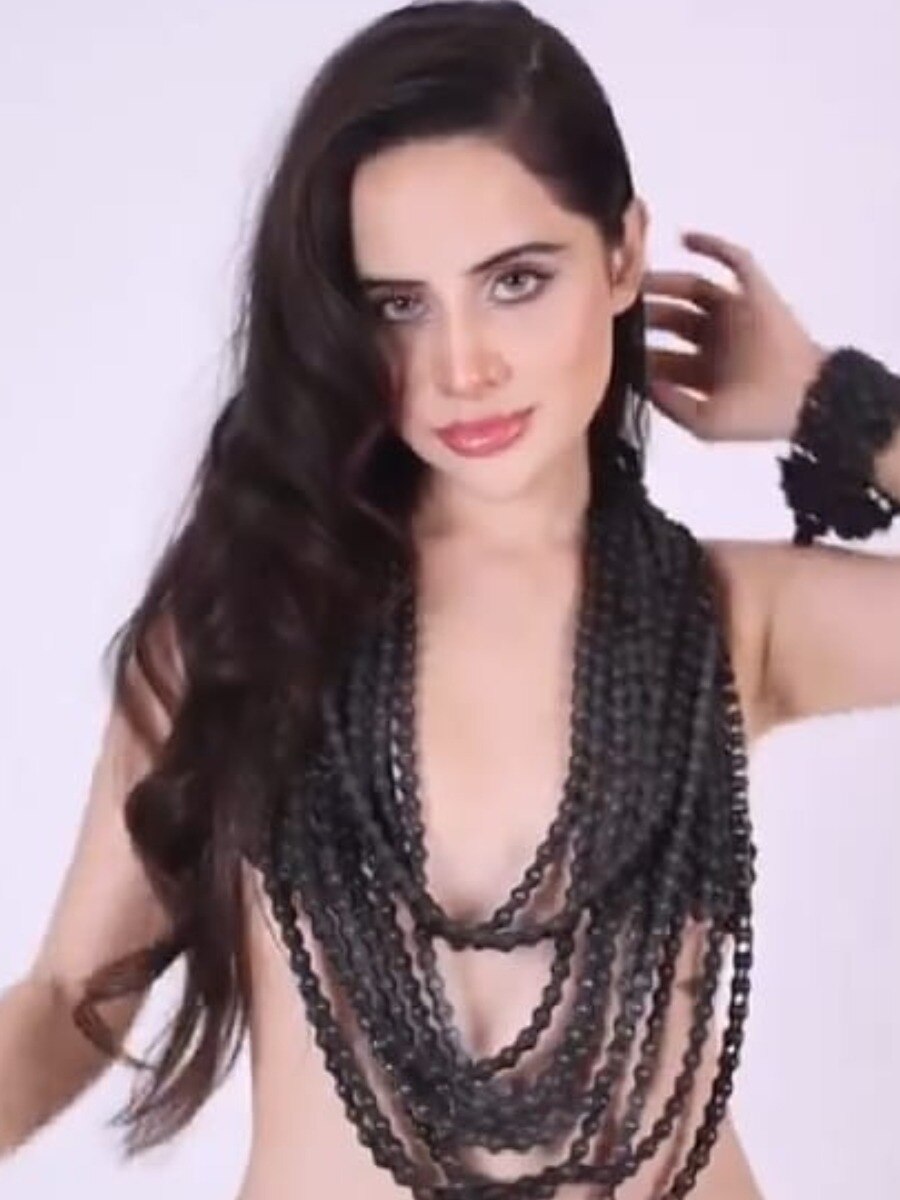 साइकिल की टूटी चेन से उर्फी ने बनाई ड्रेस, हो गईं घायल