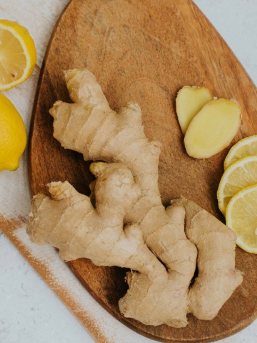 জেল্লাদার স্কিন চাই? মুখে লাগান আদার রস 