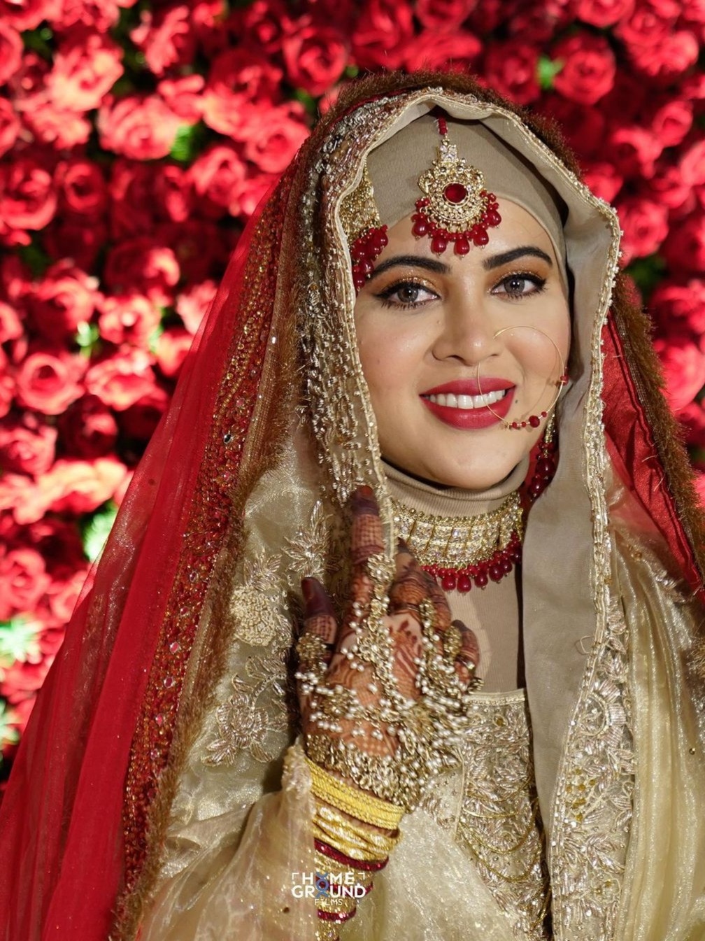 हिजाब पहन दुल्हन बनी भोजपुरी एक्ट्रेस, टीका-नथनी में छाया लुक