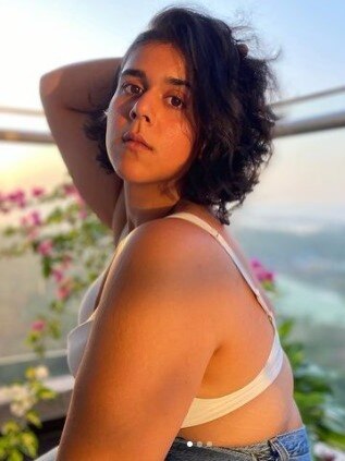 मोटापे से नहीं घबराई एक्ट्रेस, बिकिनी में दिखाई फिगर