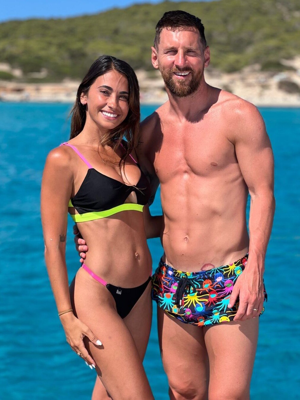 बिकिनी में 'आग' लगाती हैं Messi की पत्नी, फिटनेस पर फिदा लोग