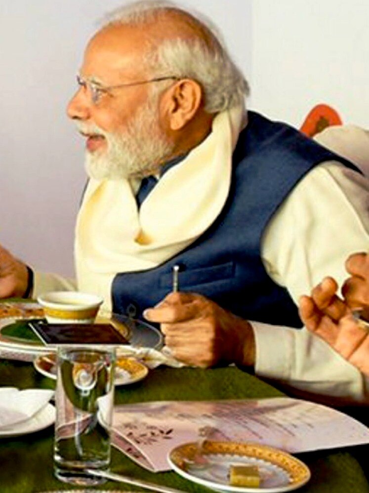 जब खाने की टेबल पर पीएम मोदी के सामने बैठे खड़गे! 
