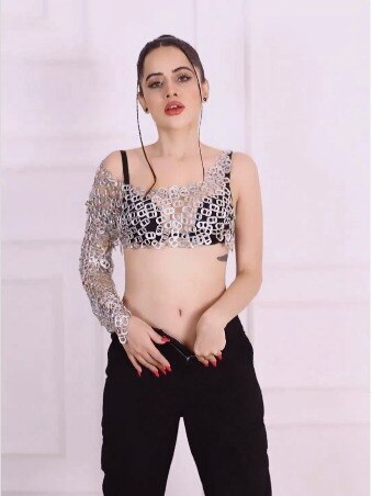 उर्फी का कमाल, कैन का ढक्कन खोला और बना दी ड्रेस