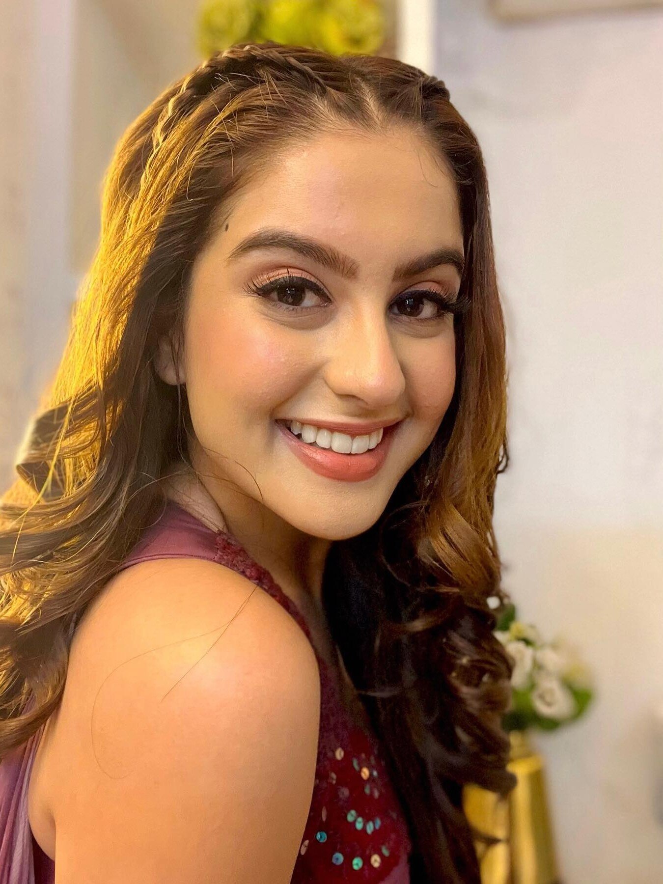 कौन है वो 20 साल की एक्ट्रेस? जिसने मेकअप रूम में किया सुसाइड 