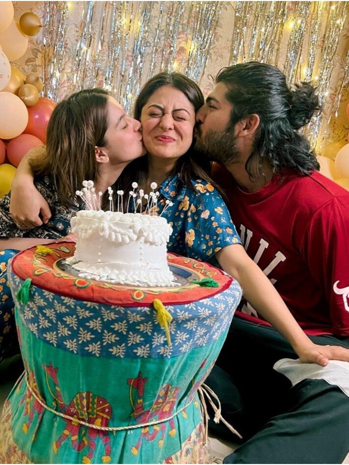 शीजान के परिवार संग कैसा था तुनिशा का रिश्ता? तस्वीरें कर देंगी हैरान 