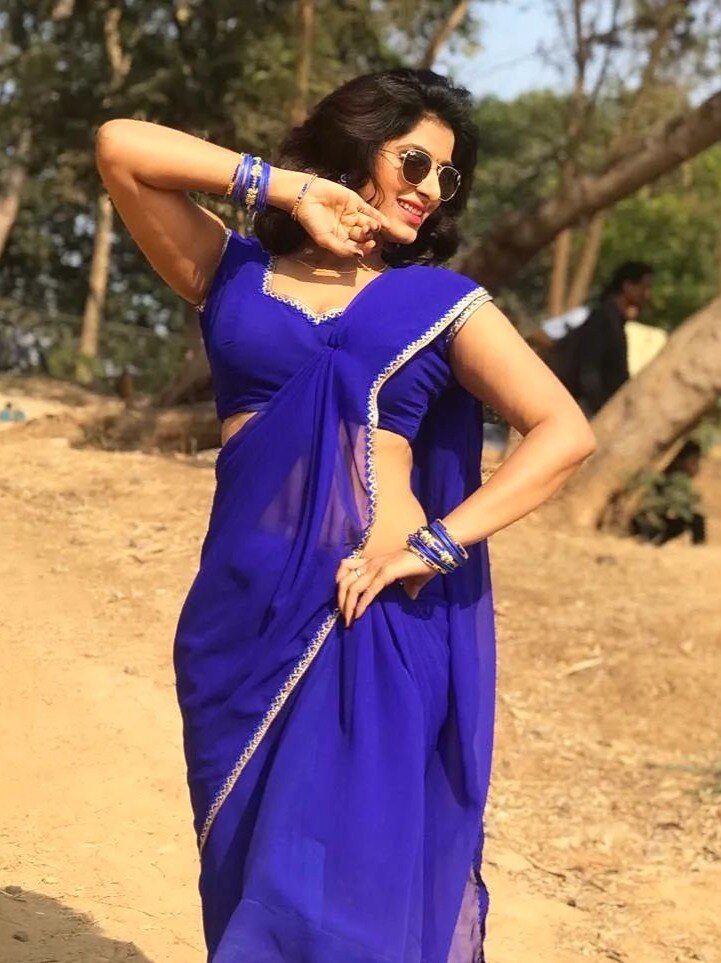 कहर ढाती है खेसारी की हीरोइन, पतली कमर पर मर मिटते हैं लोग