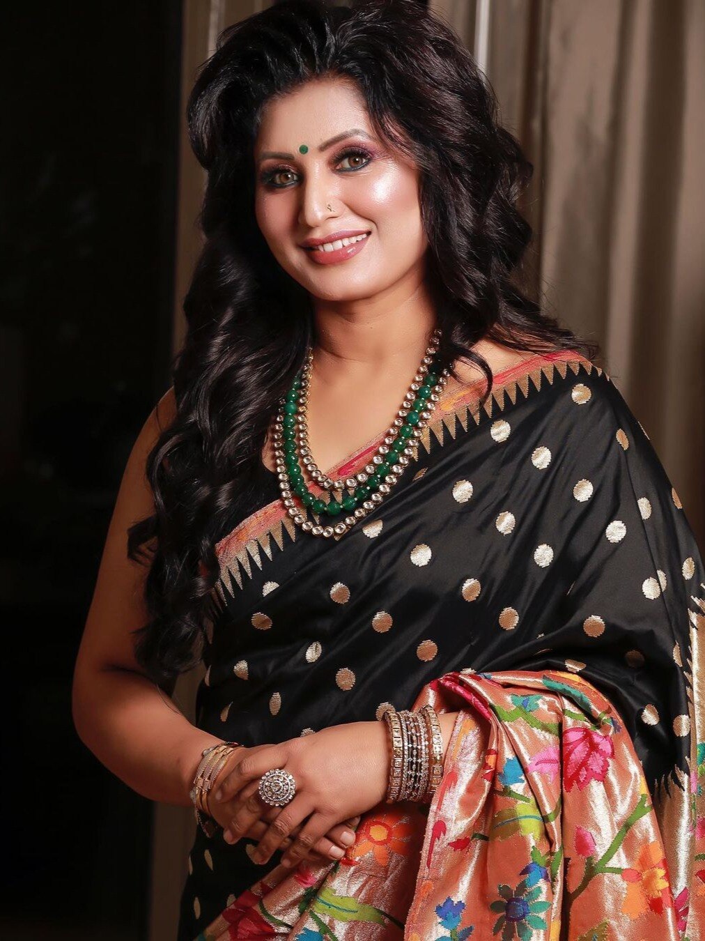 उर्वशी से कम खूबसूरत नहीं उनकी मां, देखकर होंगे हैरान