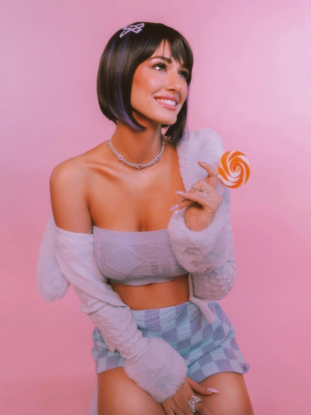 बॉब हेयरकट, फेदर बूट्स, दिशा का बदला अंदाज देख फैन्स हुए कन्फ्यूज