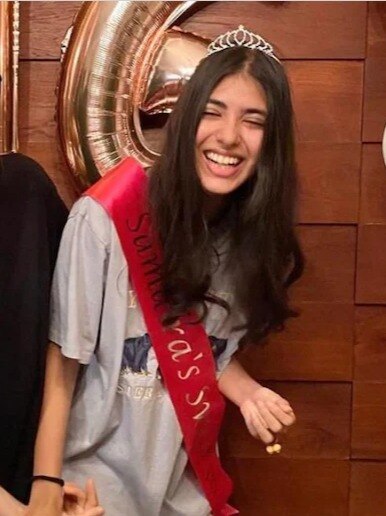 17 साल की है करिश्मा कपूर की बेटी, खूबसूरती में मां से नहीं कम