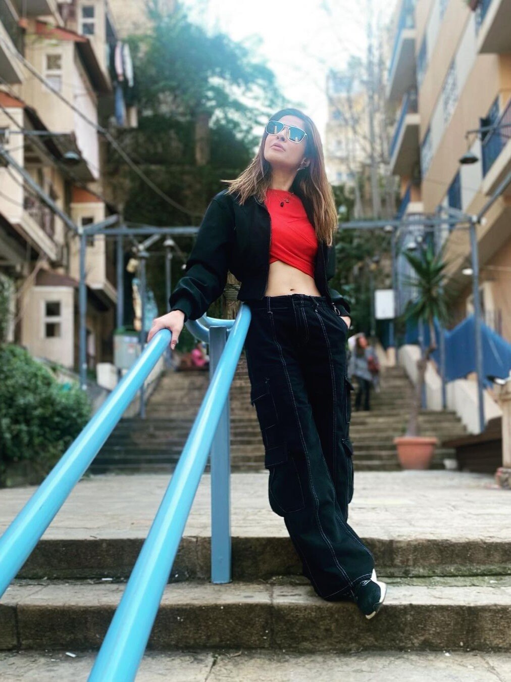 एक्ट्रेस ने दिखाई पतली कमर, टोंड लेग्स, यूजर्स बोले- PAK का नाम खराब कर दिया 