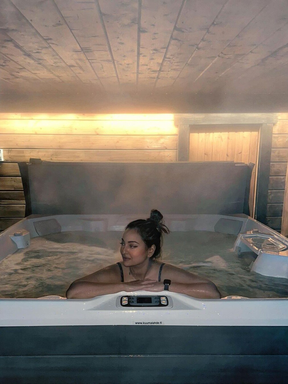 -14 डिग्री तापमान में सोनाक्षी लगीं नहाने, यूजर्स के उड़े होश, पूछा- ठंड नहीं लगती?