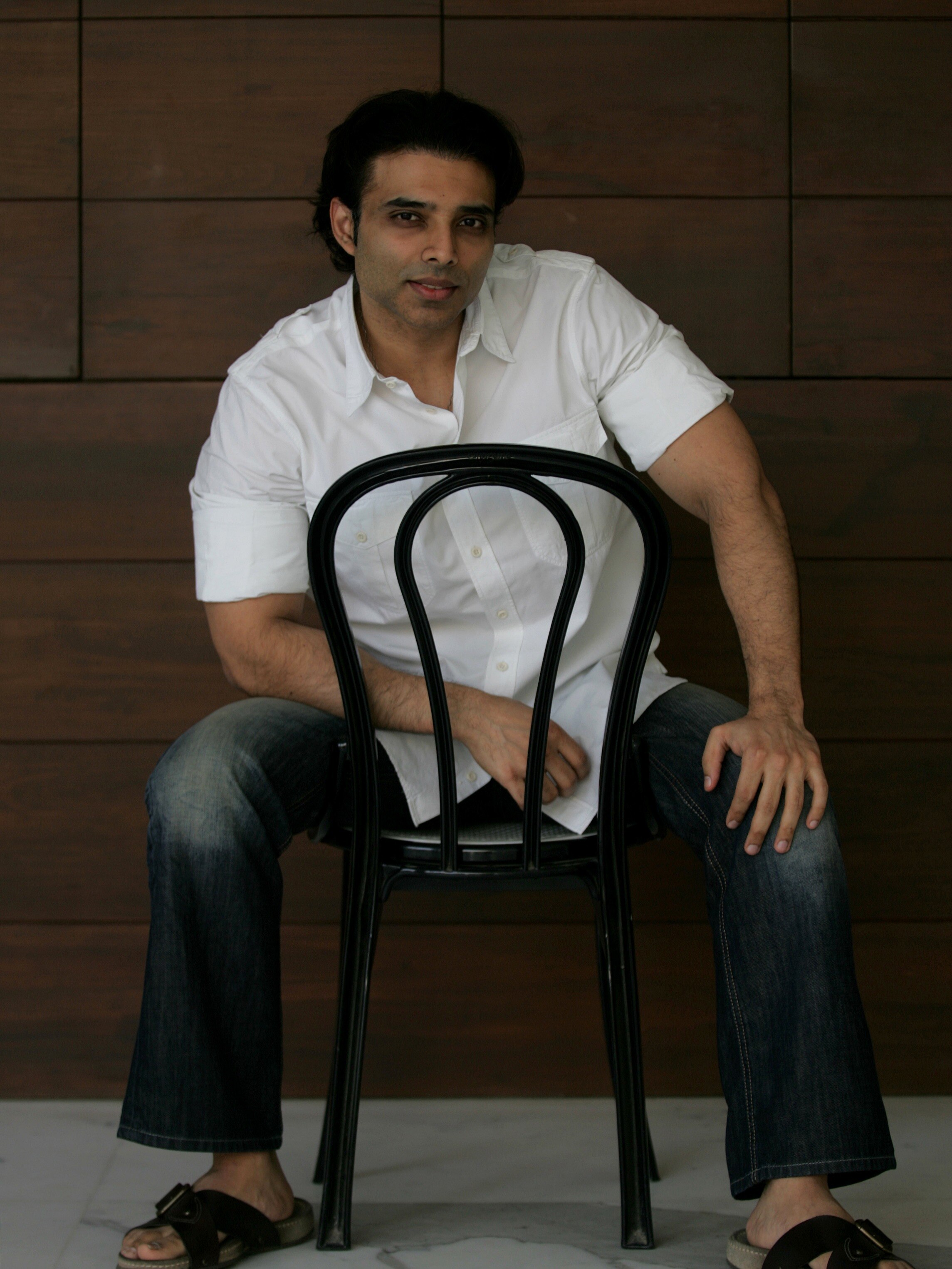 बॉलीवुड से गायब मोहब्बतें स्टार उदय चोपड़ा नहीं हैं बेरोजगार, ऐसे कमा रहे करोड़ों