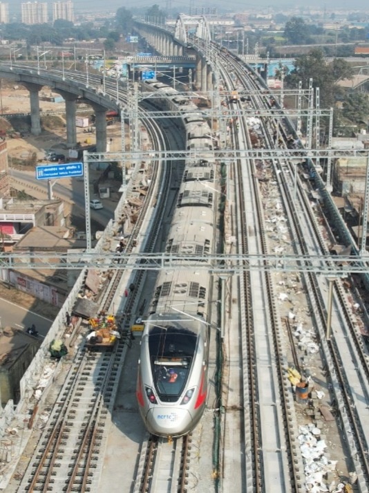 रैपिड रेल: ड्रोन कैमरे में कैद हुईं टेस्ट रन की तस्वीरें 
