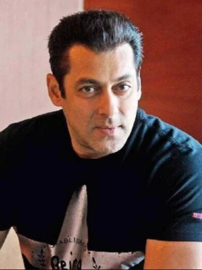 करोड़ों की है सलमान खान की वैनिटी वैन, अंदर से लग्जरी है नजारा