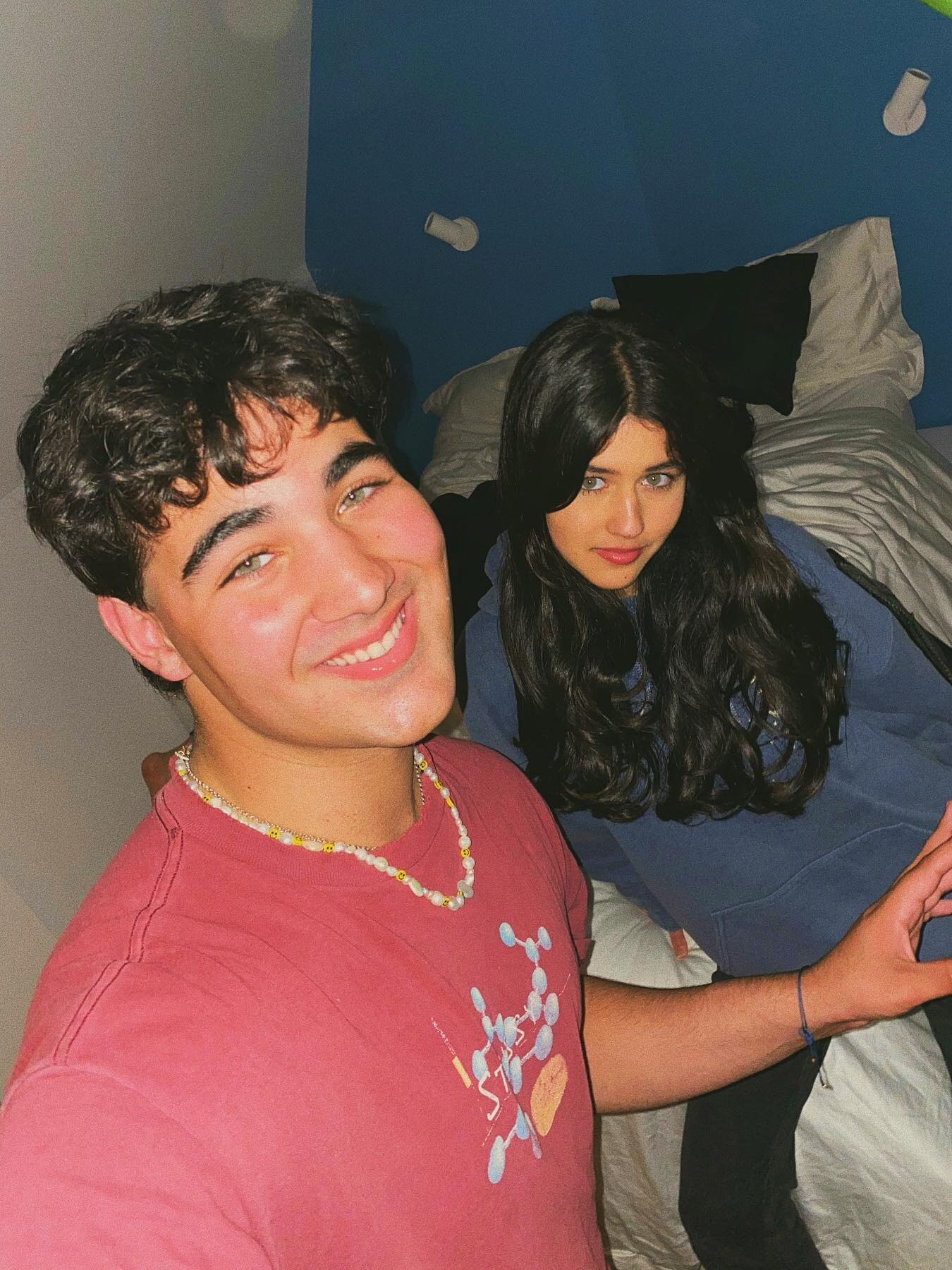 फैंस जिसे समझे अक्षय कुमार के बेटे की गर्लफ्रेंड, वो निकली बहन 