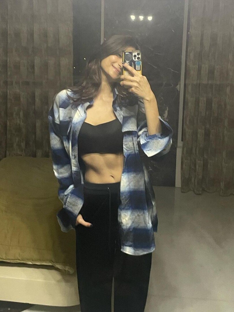 ओवरसाइज शर्ट में पलक ने शेयर की फोटो, फैन्स ने पूछा- ये शर्ट इब्राहिम की है क्या?