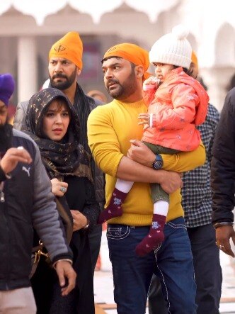 परिवार संग अपने गांव पहुंचे कपिल शर्मा, खाए छोले भटूरे, स्वर्ण मंदिर में टेका मत्था