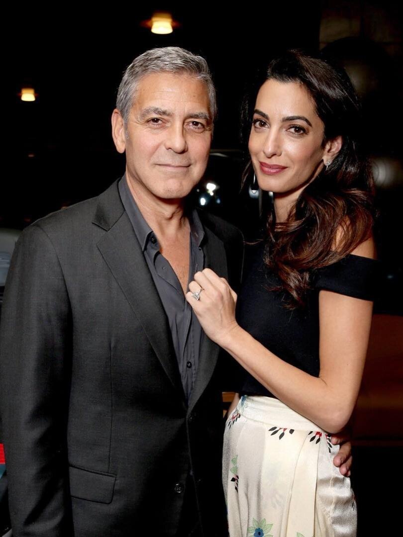 17 साल छोटी बीवी, अरबों की संपत्त‍ि, ये एक्टर जीता है आलीशान जिंदगी